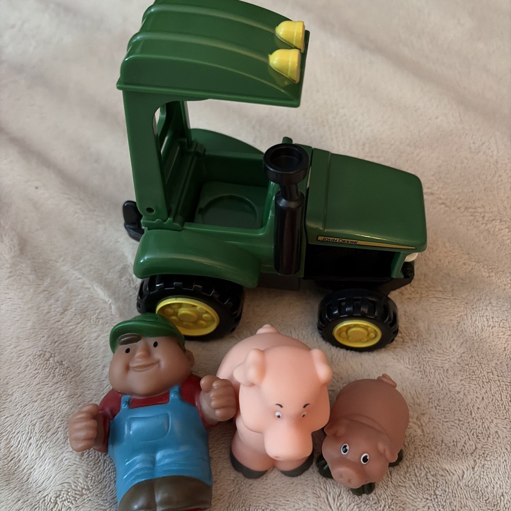 TOMY John Deere Farm‎ Adventure Tractor & 3 Figures
